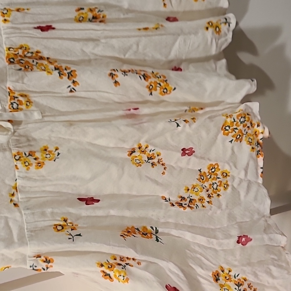 Urban Outfitters Floral Romper​ - Picture 4 of 9